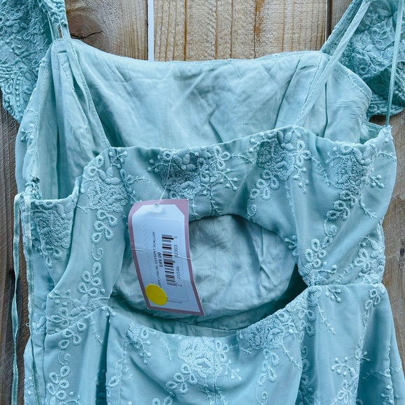 LUSH SCALLOP EYELET LACE ROMPER - Picture 6 of 10